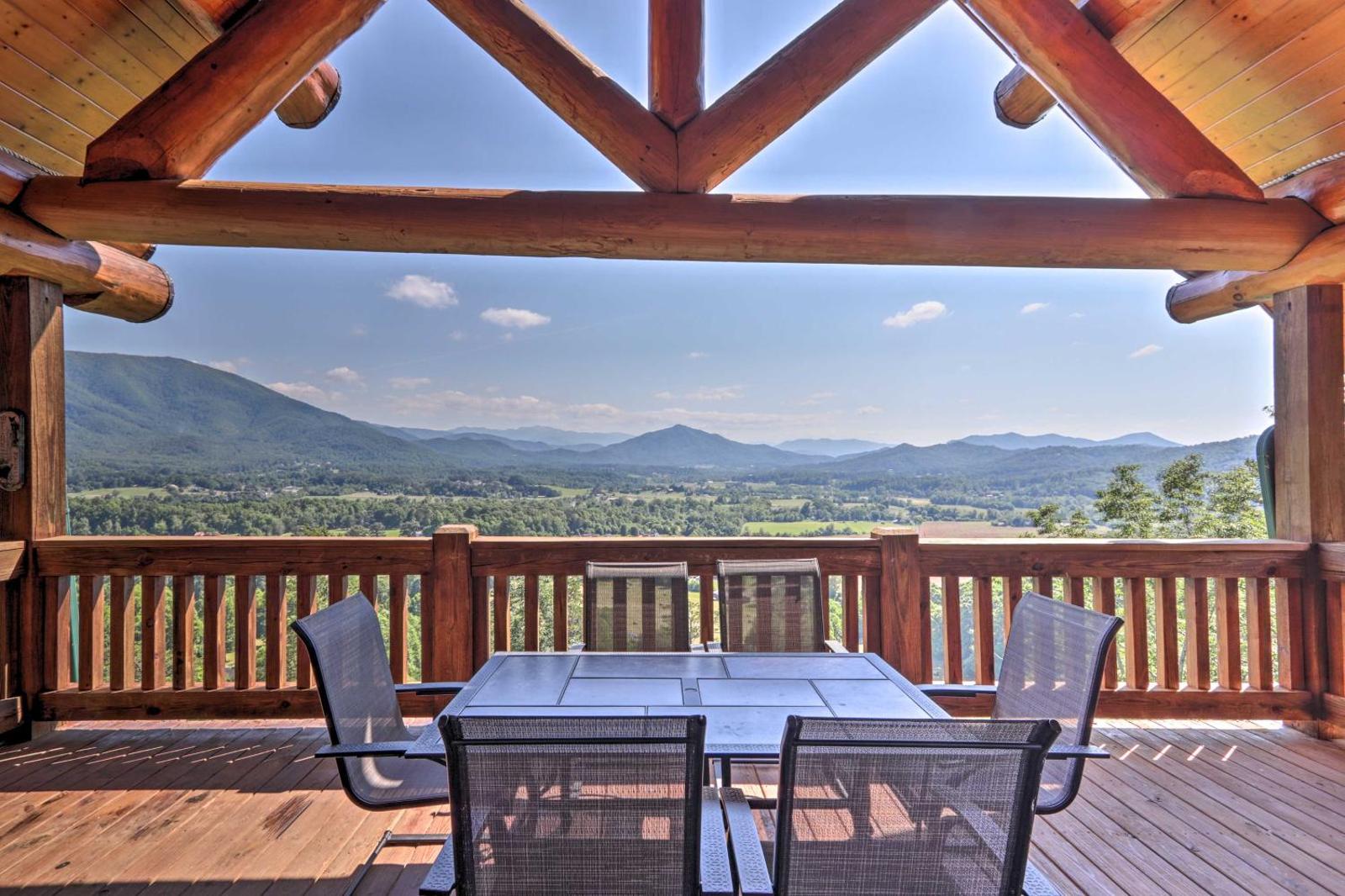 Lodge Mahal Mountain Home with 2 Decks and Hot Tub! Main image 1